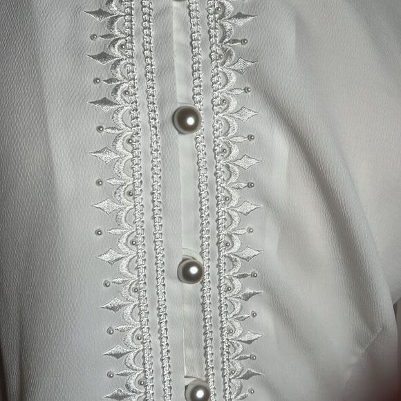 Vintage Tess White Blouse w/ Pearl Buttons & Embroidery – Size 8 – RN 59602 - Picture 2 of 7
